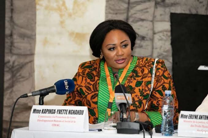 Nouvelle ambassadrice de la RDC aux USA,   Mme Yvette Ngandu nommée ce soir par Ordonnance présidentielle. Toutes mes félicitations ma chère  et Bon vent! Elle était chargée de la promotion du genre à la CEEAC. <a href="/yngandu/">Amb. Kapinga Y. Ngandu</a> <a href="/JosephineMawete/">Joséphine Mawete</a> <a href="/MbataEvelyne1/">Mbata Evelyne</a>