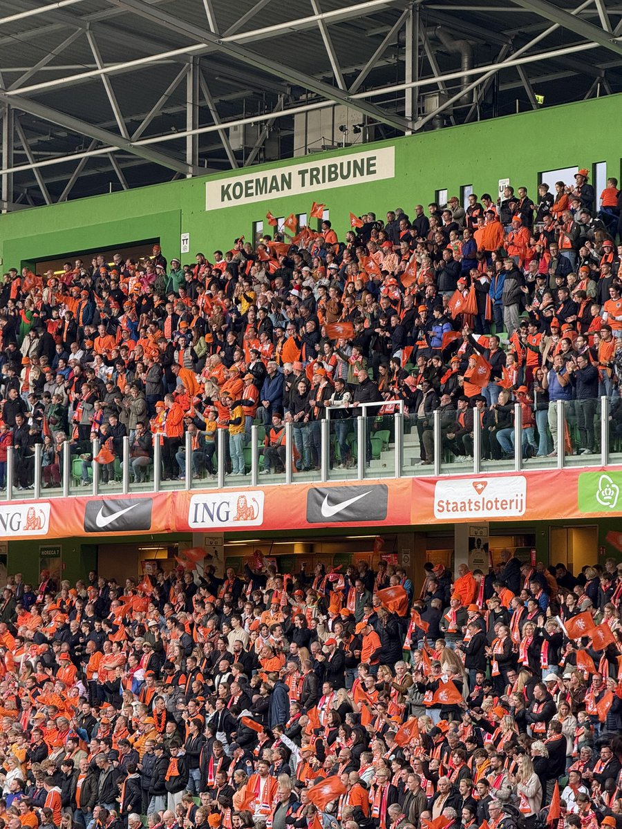 barracudo's tweet image. Hoy es un partido muy especial para Virgil van Dijk y Ronald Koeman. Ambos jugaron en Groningen.
Koeman tiene una tribuna que lleva su nombre.
Van Dijk marcó el tercer gol.