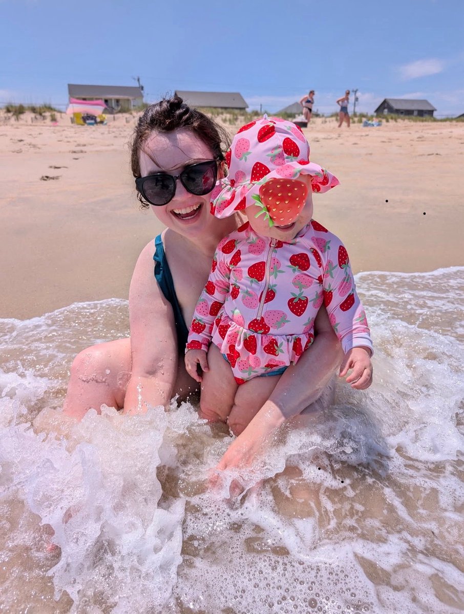 Catching our breath &amp; some 🌞 at the NC coast this week but so looking forward to these shows before month is out! TN, RI, &amp; NY: see you soon!🍓🏖️

6/21 - ARC &amp; D Farm Tour - Gray, TN
6/27 - River Island Art Park - Woonsocket, RI
6/28 - American Roots Music Festival - Katonah, NY