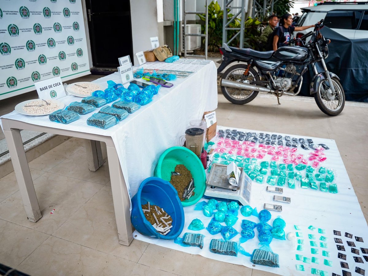 ¡Seguimos combatiendo la criminalidad en #Sincelejo💚!

Acompañamos a nuestra Policía Nacional en el anuncio de la incautación de cerca de 7000 dosis de estupefacientes, con un valor aproximado de 49 millones de pesos, en una olla ubicada en el sector de Las Canarias, zona norte