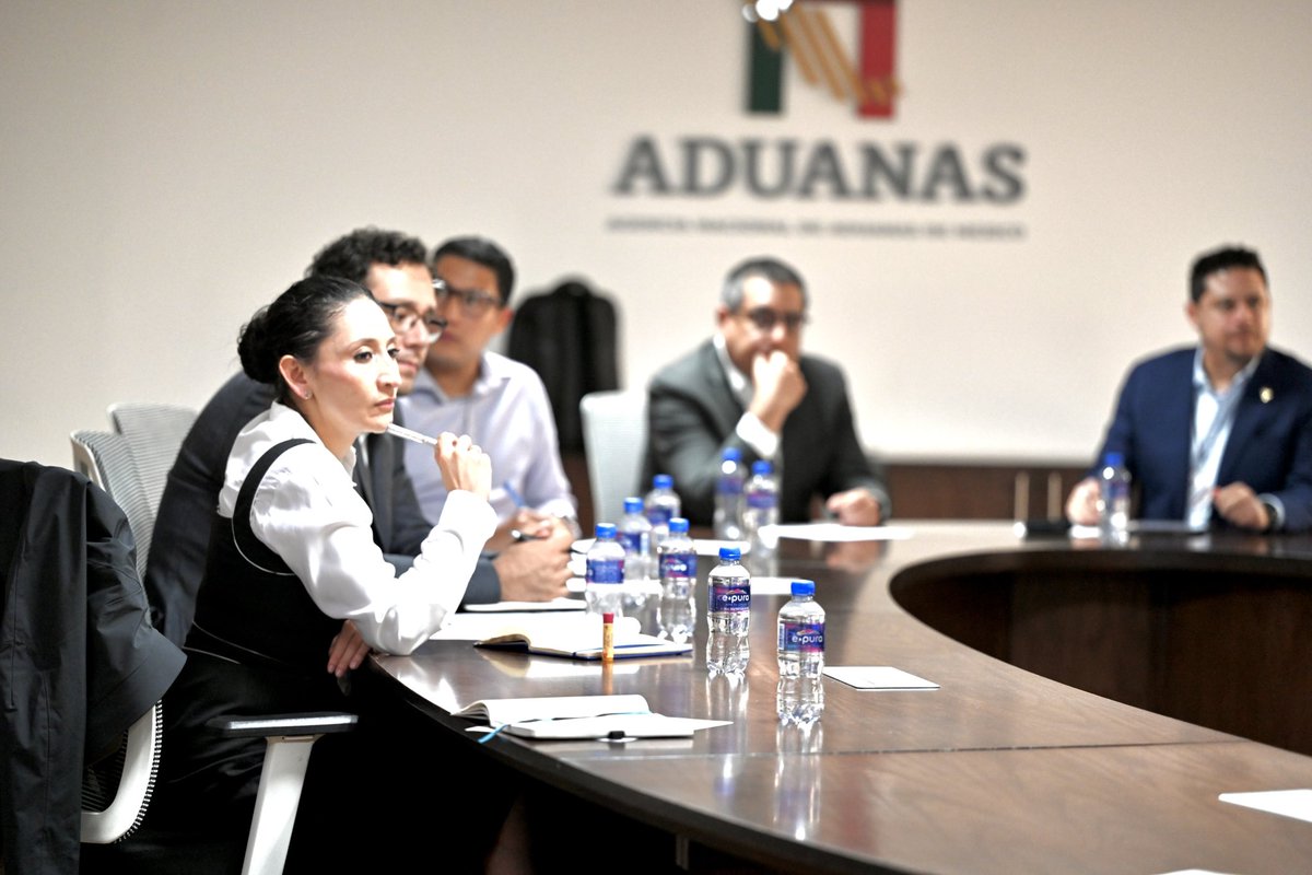 #ANAMInforma 🛃 
🚚 El titular de la #ANAM, Rafael Marín Mollinedo, encabezó una reunión con representantes de la #ANPACT, organismo que agrupa a la industria de vehículos pesados establecida en México, un sector estratégico para la movilidad y el desarrollo económico nacional.