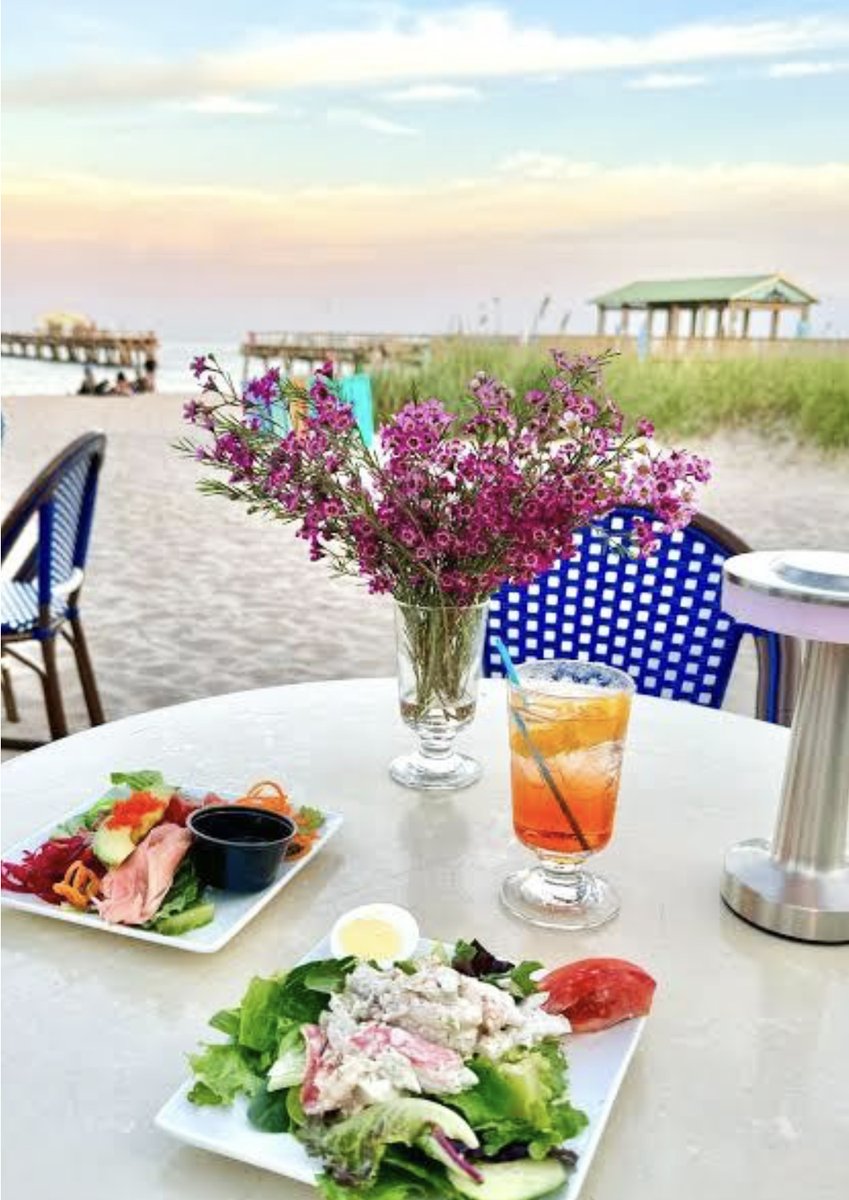 'Strawberry Full Moon' gazing tonight on our seaside patio! 🌕 Sit back, relax, enjoy dinner &amp; cocktails with a view Live Music starting at 4pm! 🍉🍸🌊🌴 #happyhour4to7pm #atthebars #islandcocktails #livemusic #fortlauderdale #pompanobeach #lauderdalebythesea #arubabeachcafe