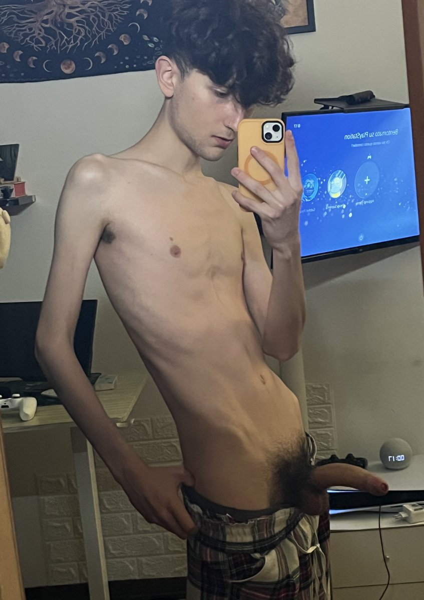 It’s getting hot here 🔥 
OF: onlyfans.com/kaidavisss