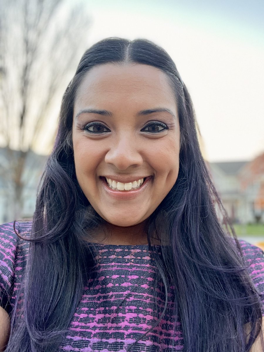 Conducting our Blue Jr. Band is Moulee Gupta! Mrs. Gupta  currently serves as one of the band directors at Carl Sandburg Middle School in Mundelein, IL.

Read more about our faculty by clicking the link below!

music.illinois.edu/engagement/isy…