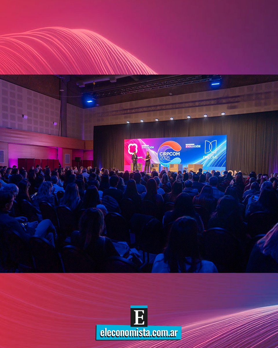 ElEconomista_'s tweet image. 🎤 Panelistas de primer nivel, debates vibrantes y un cierre inspirador a cargo de @LeoPiccioli marcaron una jornada inolvidable

#CIRPCOM2025 #DirComs #RelacionesPúblicas #ComunicaciónEstratégica #IA #Storytelling #AsuntosPúblicos #LaNocheDeLasComunicaciones