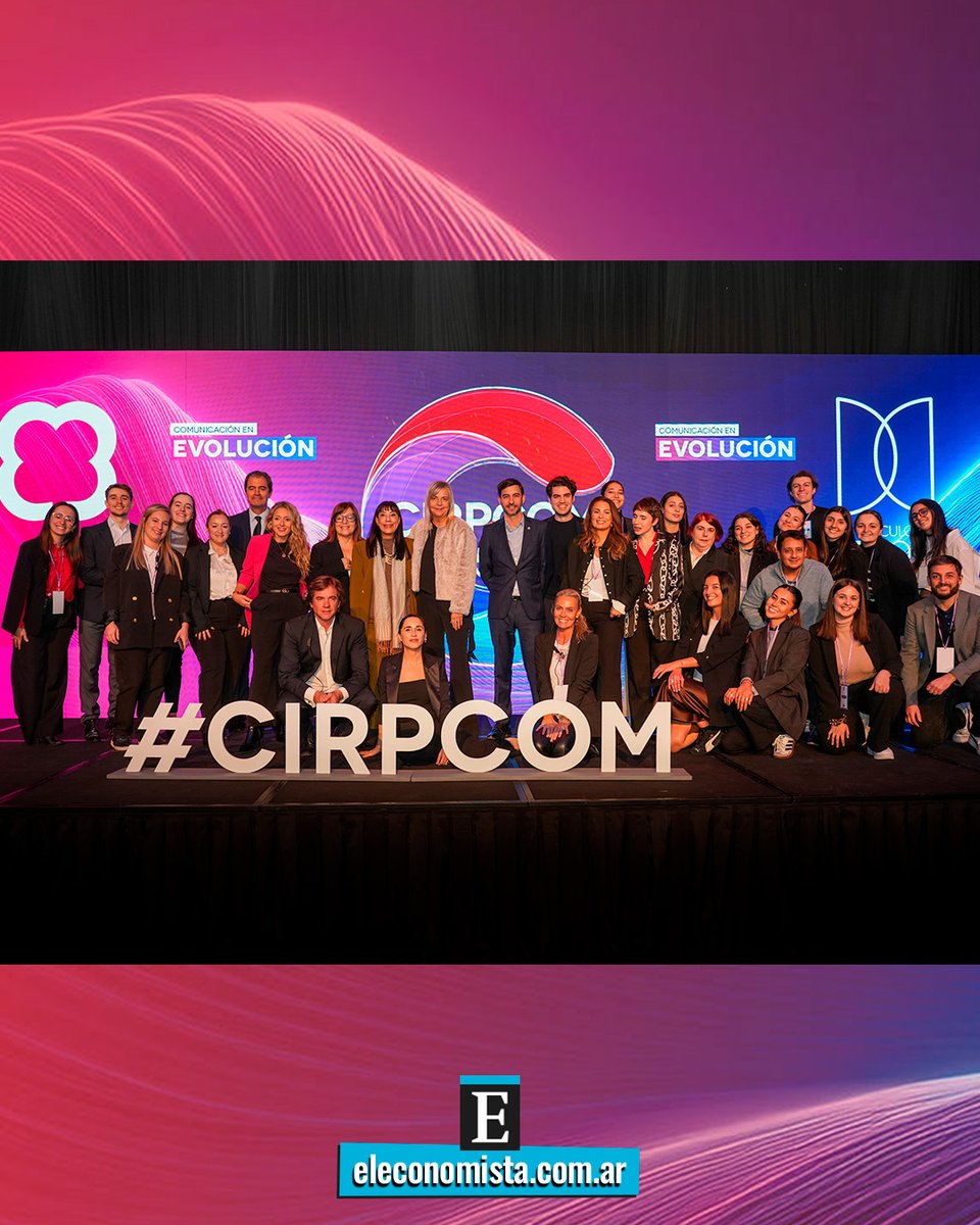 ElEconomista_'s tweet image. 🎤 Panelistas de primer nivel, debates vibrantes y un cierre inspirador a cargo de @LeoPiccioli marcaron una jornada inolvidable

#CIRPCOM2025 #DirComs #RelacionesPúblicas #ComunicaciónEstratégica #IA #Storytelling #AsuntosPúblicos #LaNocheDeLasComunicaciones
