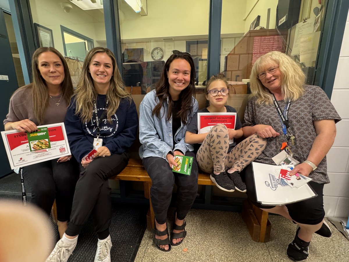 BrantFFT's tweet image. 🍎✨ A BIG shoutout to the @bhncdsb  St. Peter School Student Nutrition Program Team! 🎉
From morning prep to handing out healthy smiles, you've gone above &amp;amp; beyond to nourish young minds &amp;amp; bodies all year long. 🥪💪 
Thank you for being true champions of student well-being. 👏