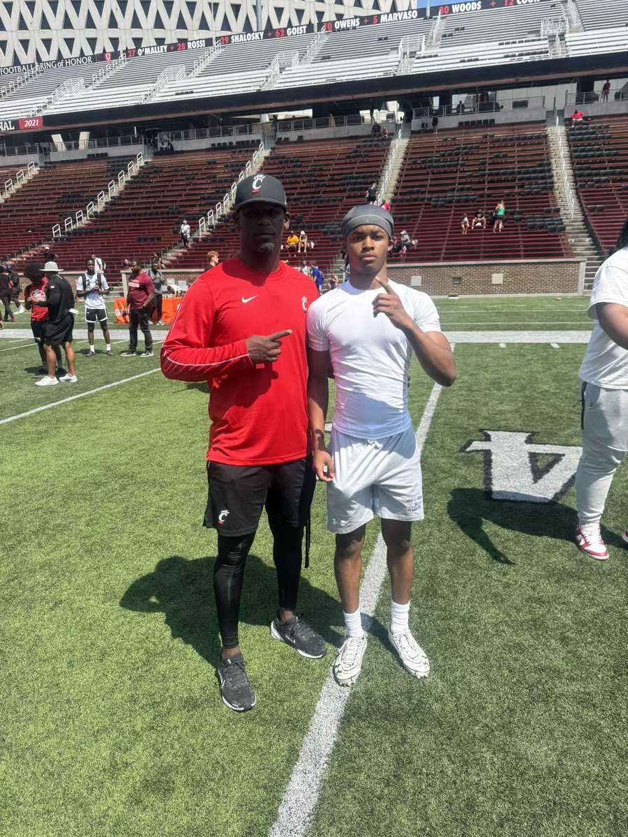 Kinnard Mahomes (@itsyaboyyk1) on Twitter photo After a great camp I am blessed to receive an offer from the University of Cincinnati! #AGTG <a href="/TysonVeidt/">Tyson Veidt</a> <a href="/CoachB_Defense/">Adam Braithwaite</a> <a href="/CoachEHicks/">Eddie Hicks</a> <a href="/GregoryMontre/">🦍</a> <a href="/MSJ_Football/">MoJo Football</a> <a href="/EdOBrienCFB/">EdOBrienCFB</a> <a href="/NPCoachZim/">Donnie Zimmerman</a>
<a href="/adamgorney/">Adam Gorney</a> <a href="/SWiltfong_/">Steve Wiltfong</a>
<a href="/RivalsFriedman/">Adam Friedman</a> <a href="/ryanobleness/">Ryan O'Bleness</a> <a href="/TheUCReport/">Billy Tucker</a> <a href="/BrianDohn247/">BrianDohn247</a> After a great camp I am blessed to receive an offer from the University of Cincinnati! #AGTG <a href="/TysonVeidt/">Tyson Veidt</a> <a href="/CoachB_Defense/">Adam Braithwaite</a> <a href="/CoachEHicks/">Eddie Hicks</a> <a href="/GregoryMontre/">🦍</a> <a href="/MSJ_Football/">MoJo Football</a> <a href="/EdOBrienCFB/">EdOBrienCFB</a> <a href="/NPCoachZim/">Donnie Zimmerman</a>
<a href="/adamgorney/">Adam Gorney</a> <a href="/SWiltfong_/">Steve Wiltfong</a>
<a href="/RivalsFriedman/">Adam Friedman</a> <a href="/ryanobleness/">Ryan O'Bleness</a> <a href="/TheUCReport/">Billy Tucker</a> <a href="/BrianDohn247/">BrianDohn247</a>