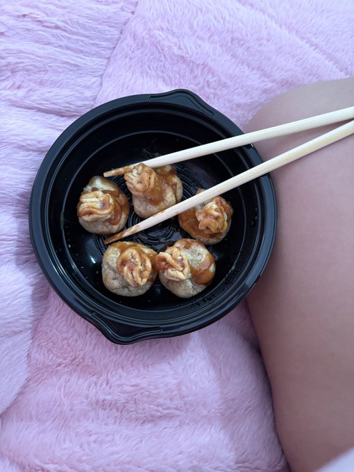 Watch meow's leaked NSFW photo on TwXstars