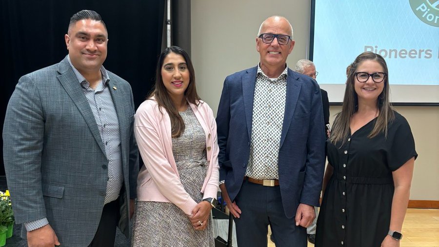 MistyVanPopta's tweet image. #WeekInReview: It’s been another great week connecting with the people and places that make Langley so special!

It was #SeniorsWeek — and I was grateful to start my week at Langley Gardens and end it at the Langley Pioneers Luncheon. I spent time with the wonderful residents of