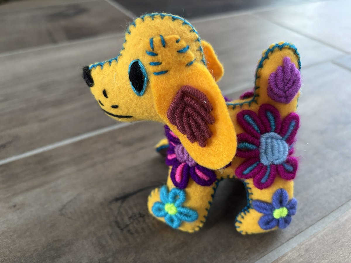 Jose visit family in home of Mexico and receive special gift from brother Patricio

Dearest Jose fans, 

what Jose should call this new puppy?

#wrestling #mexico #dogs