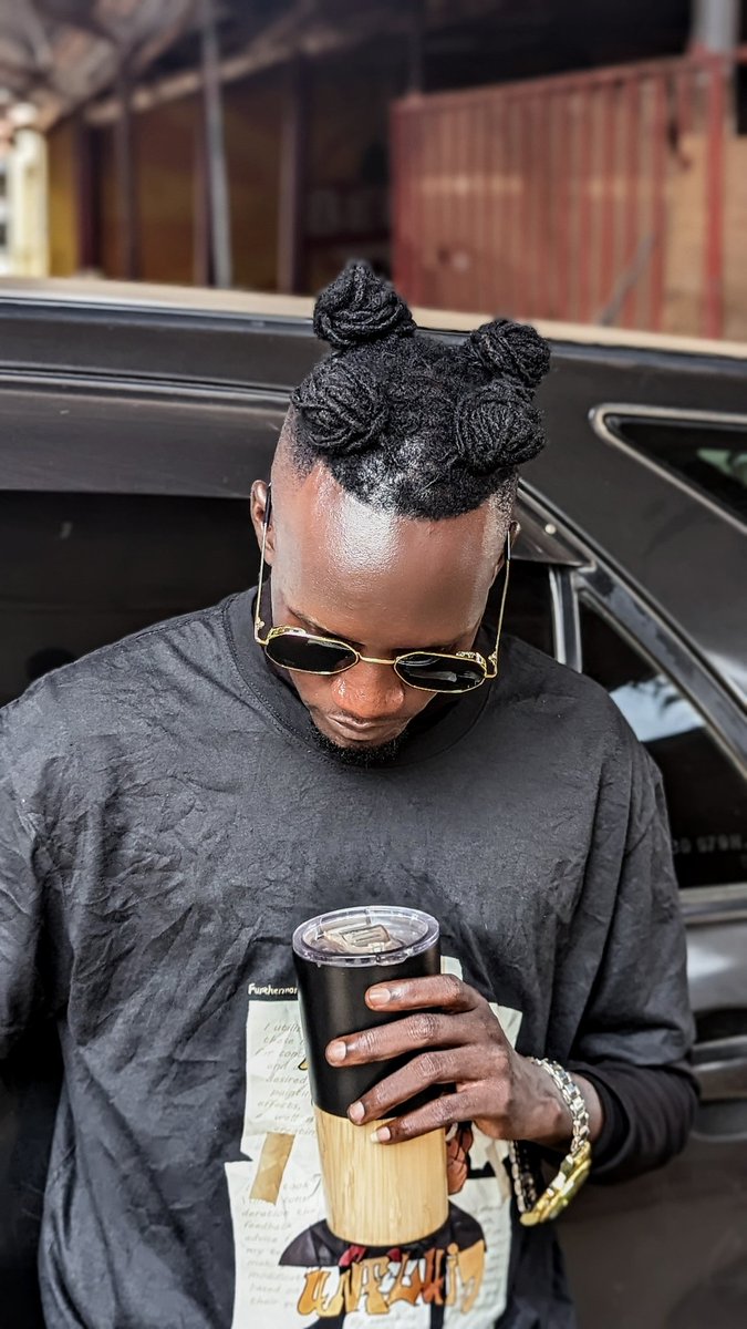 blutit_rappa's tweet image. Check out the Biggest Collaboration #funa ft the one and only @FeffebussiMusic #westnile #rap #TrendingNow