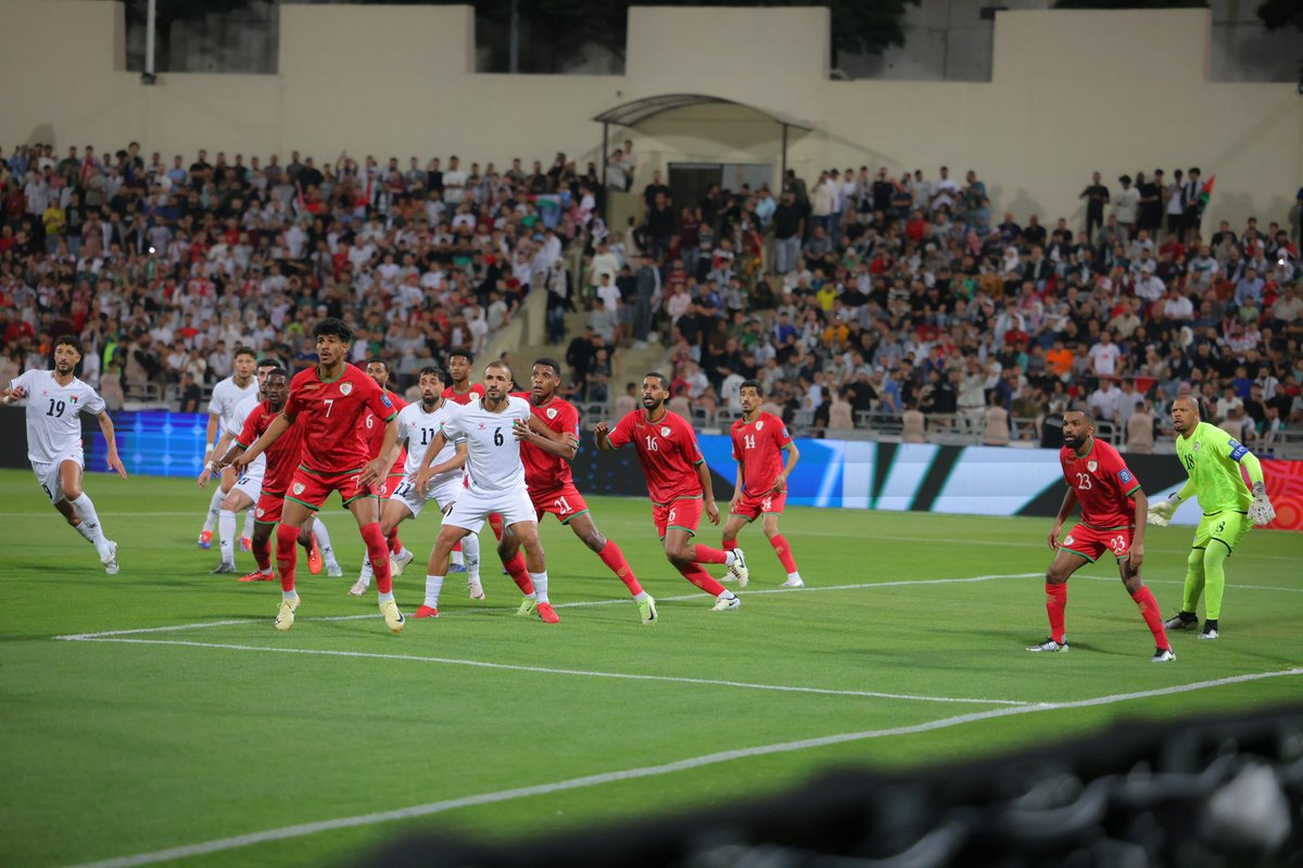 مُنتخبنا الوطني الأول لكرة القدم يتأهل إلى الملحق الآسيوي المؤهل لنهائيات #كأس_العالم لكرة القدم، بعد تعادله مع نظيره الفلسطيني 1-1. 

#العُمانية