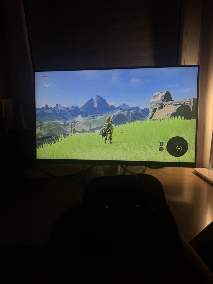 clarbett's tweet photo. Primera vez jugando al Zelda BOTW y en mi primera Switch (que es la 2). Creéis que estoy viviendo, sin saberlo, uno de los mejores momentos de mi vida? https://t.co/RhkEdpX6uL