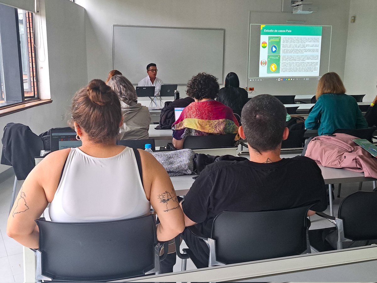 InspirPeru's tweet photo. #CLACSO2025

La red @InspirPeru asiste al foro sobre salud pública y colectiva

En este espacio el Movimiento de Jóvenes de la Calle (Guatemala) presentó el estudio crítico de la Red @INSPIRLatCaribe sobre refundación de los sistemas de salud https://t.co/WY4PGyPBZa
