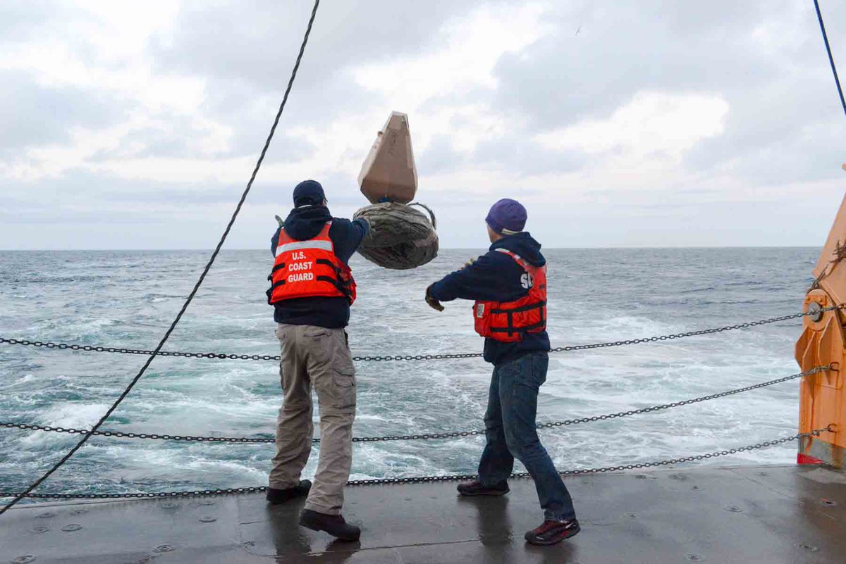 NOAA_AOML's tweet image. Instruments like Argo floats and drifters have revolutionized physical oceanography, improving weather forecasts, rescue efforts, and our understanding of the ocean’s role in Earth’s systems. Read all about it in a new web-story on AOML’s website: aoml.noaa.gov/technologies-a…
