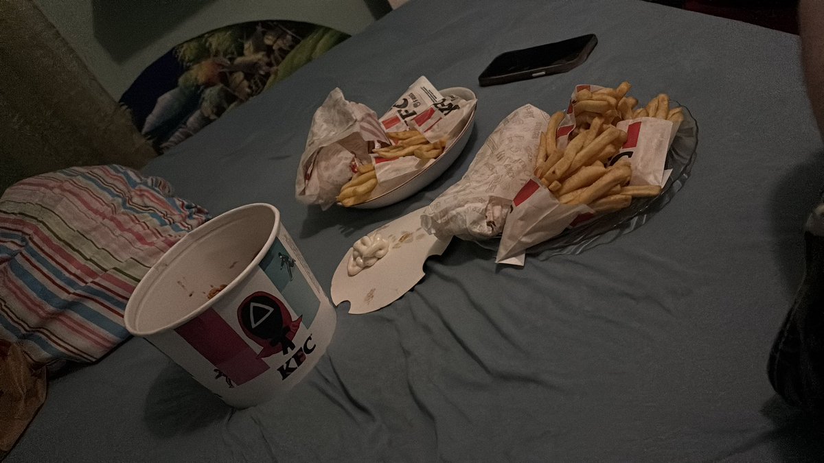 eating the Squid Game KFC