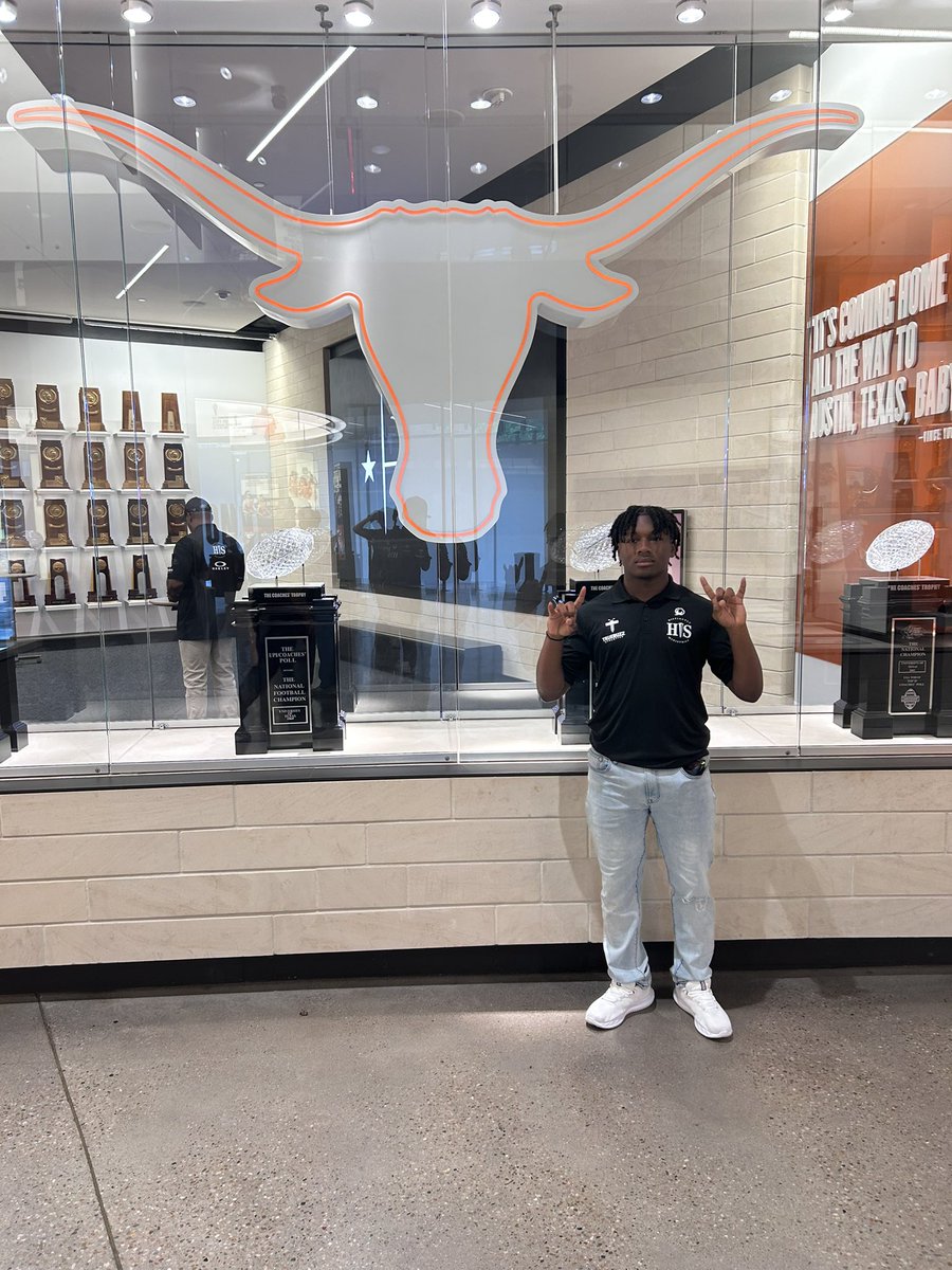 k_beast33's tweet image. A texas tour is something I want to experience again @Jimmy_UTFB @CoachChadScott @CarlosLynn @Coach28Wash @Recruit_Crowley @jmc_fam @DistinctlyHIS_ @dctf @Marchen44 #kbeast #imbuiltdifferent #distinctlyhiscollegetour #distinctlyhisbustour #truebuzz #TrueBuzzAthletics #cypethelab