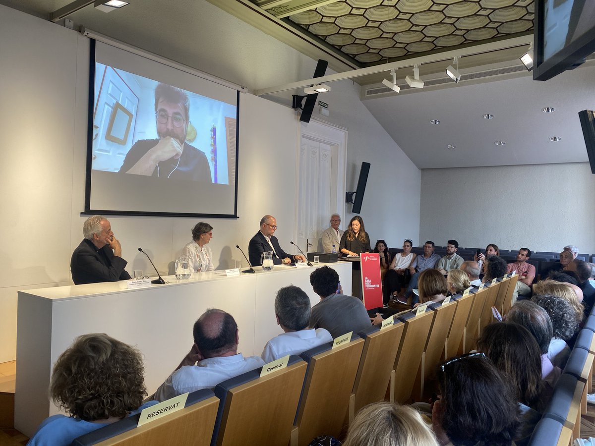 Oriol Andrés Gallart (@oriolandres) on Twitter photo Un honor i una alegria rebre amb la <a href="/scalvocarrio/">Sònia Calvó Carrió</a> el primer Premi de Periodisme de Pau per la sèrie de reportatges ‘El batec de #Síria’, publicat a <a href="/La_Directa/">Directa</a>. Gràcies al jurat, a <a href="/periodistes_cat/">Col·legi de Periodistes de Catalunya</a>, a <a href="/ContrastGrup/">Contrast</a> i a les persones protagonistes i col·laboradores en la cobertura Un honor i una alegria rebre amb la <a href="/scalvocarrio/">Sònia Calvó Carrió</a> el primer Premi de Periodisme de Pau per la sèrie de reportatges ‘El batec de #Síria’, publicat a <a href="/La_Directa/">Directa</a>. Gràcies al jurat, a <a href="/periodistes_cat/">Col·legi de Periodistes de Catalunya</a>, a <a href="/ContrastGrup/">Contrast</a> i a les persones protagonistes i col·laboradores en la cobertura