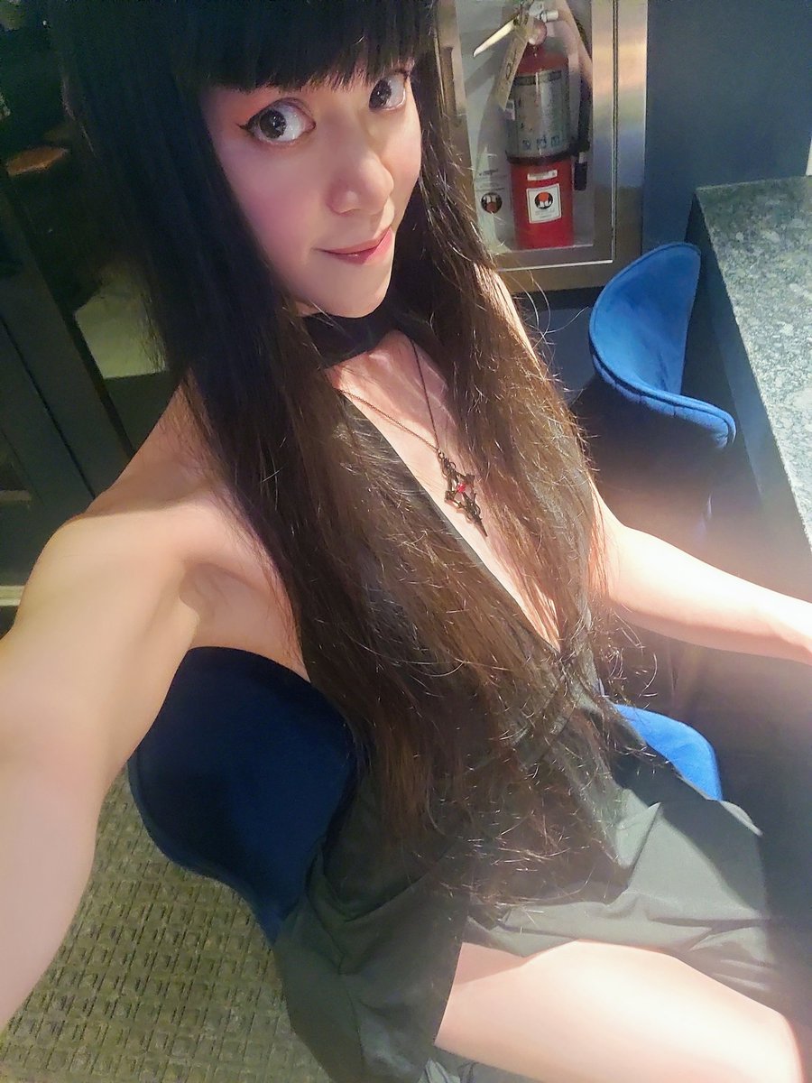Who wants to volunteer to princess carry my drunk ass UwU