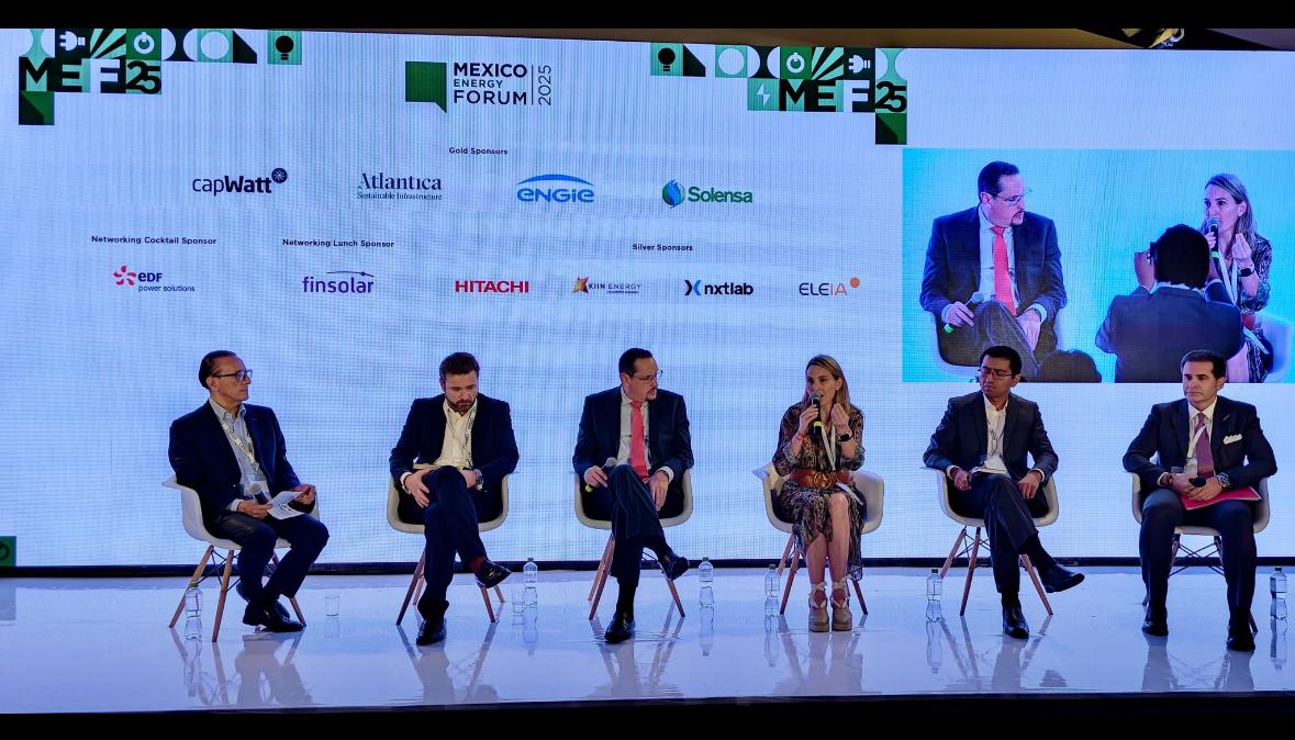 La grandísima CEO y Voz Experta, Eva Ribera, rompiendo #manel en el México Business Forum 👏🏽✨ #SíHayExpertas