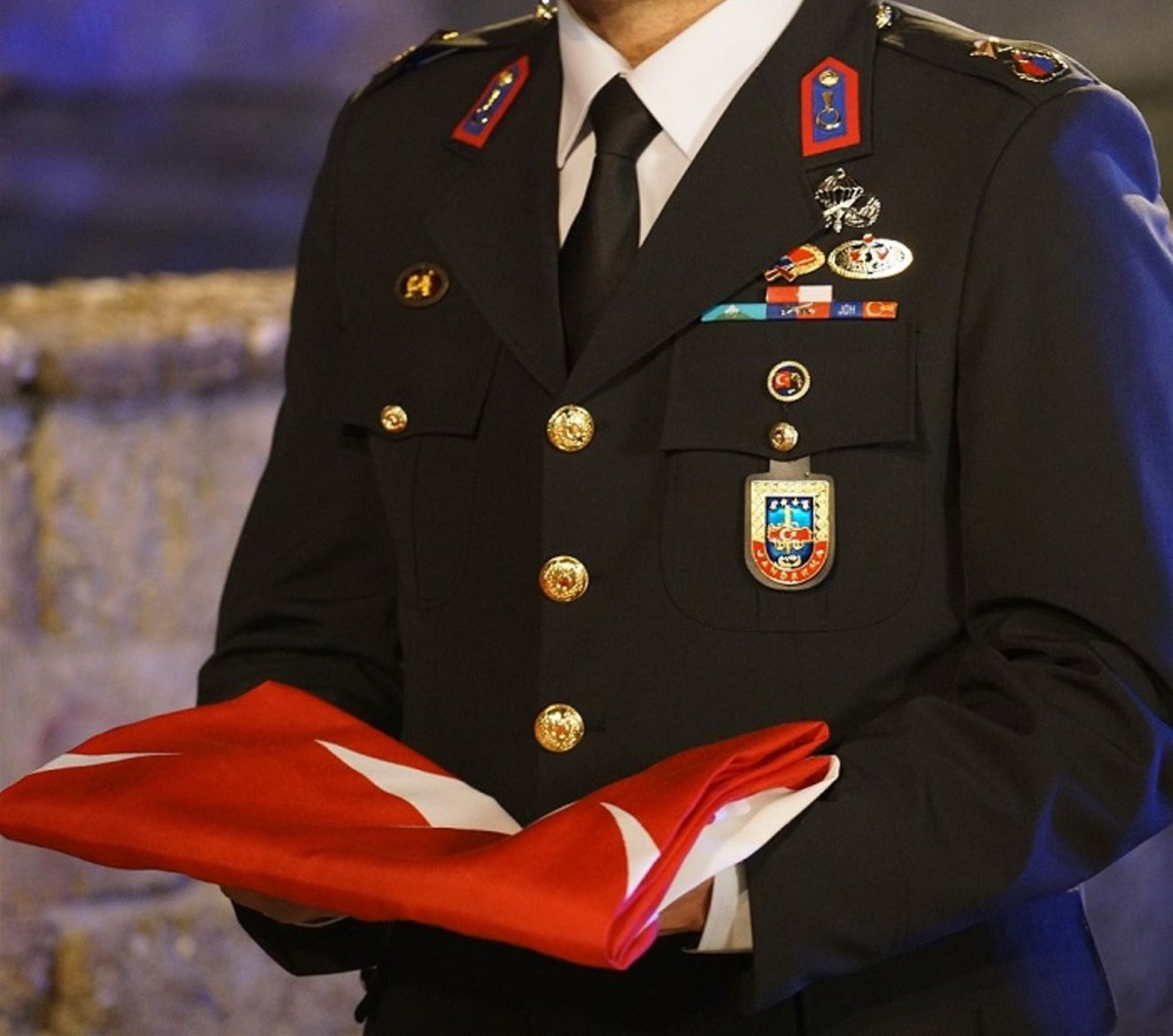 Tarihim, şerefim, şiirim, her şeyim!