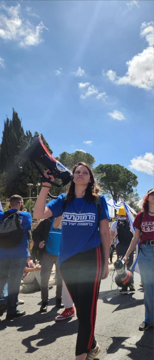 יש לנו יו"רית חדשה! 

הדס זאנגי נבחרה הערב ליושבת ראש הדמוקרטים הצעירים.

 בטוחים שתובילי אותנו בעוצמה וכישרון אדיר לצירוף צעירים למאבק המשותף להחזרת החטופים והחלפת הממשלה 🇮🇱
@HdsZngy 

המון תודה לבן חושן המצוין על ההתמודדות ולכל הפעילים שהיו שותפים לדרך של המתמודדים