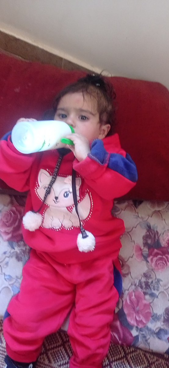 Saja47723's tweet photo. Help me bring my lover to my sister. Every day she cries from hunger and sleeps hungry. Please help me provide milk for my sister. 💔😭😭😭😭

https://t.co/ImWD6iAkiT😭😭 https://t.co/KCoA7pUuyQ