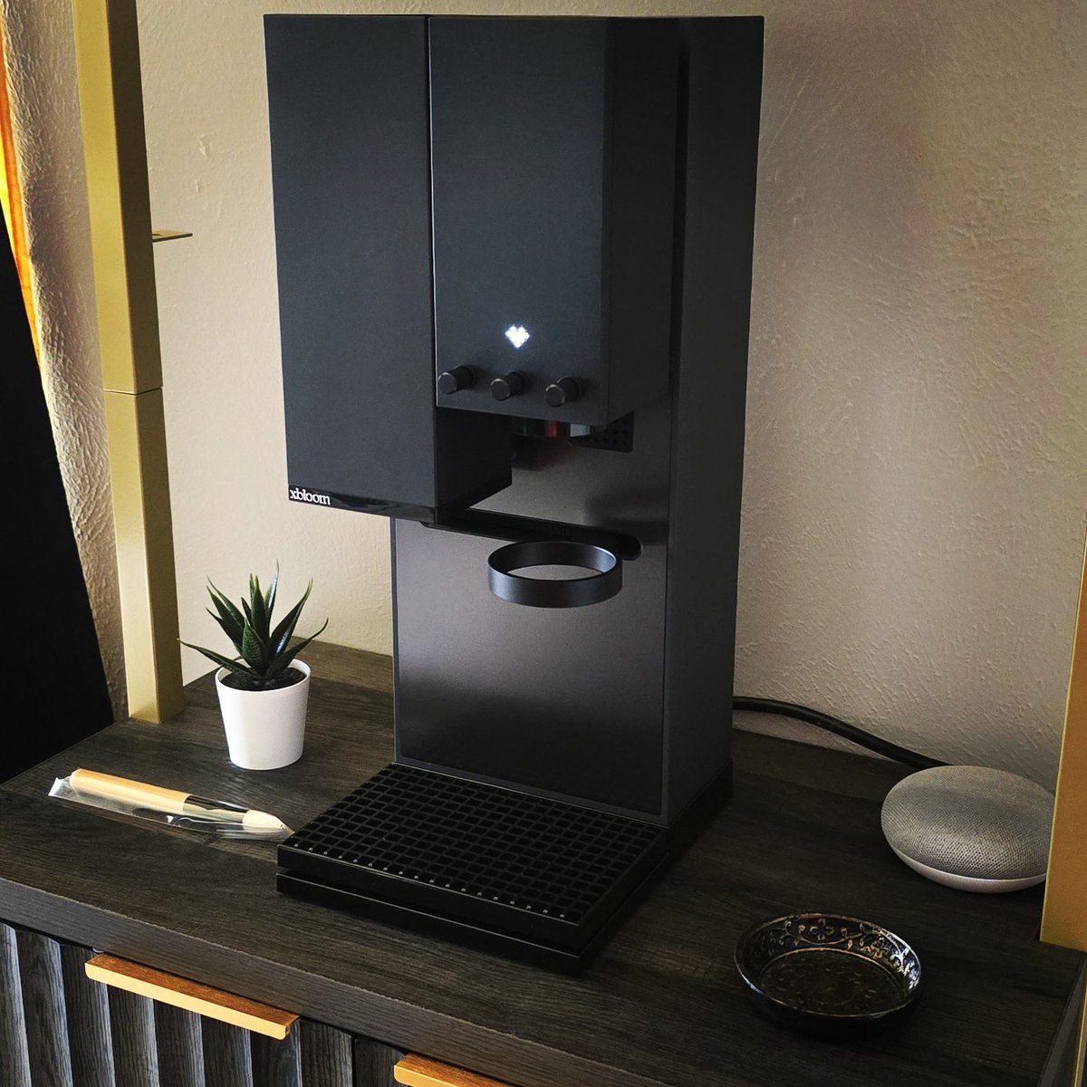 Just coffee
#Elegant
#Automated
#PourOver
<a href="/XbloomCoffee/">xBloom Coffee</a>
