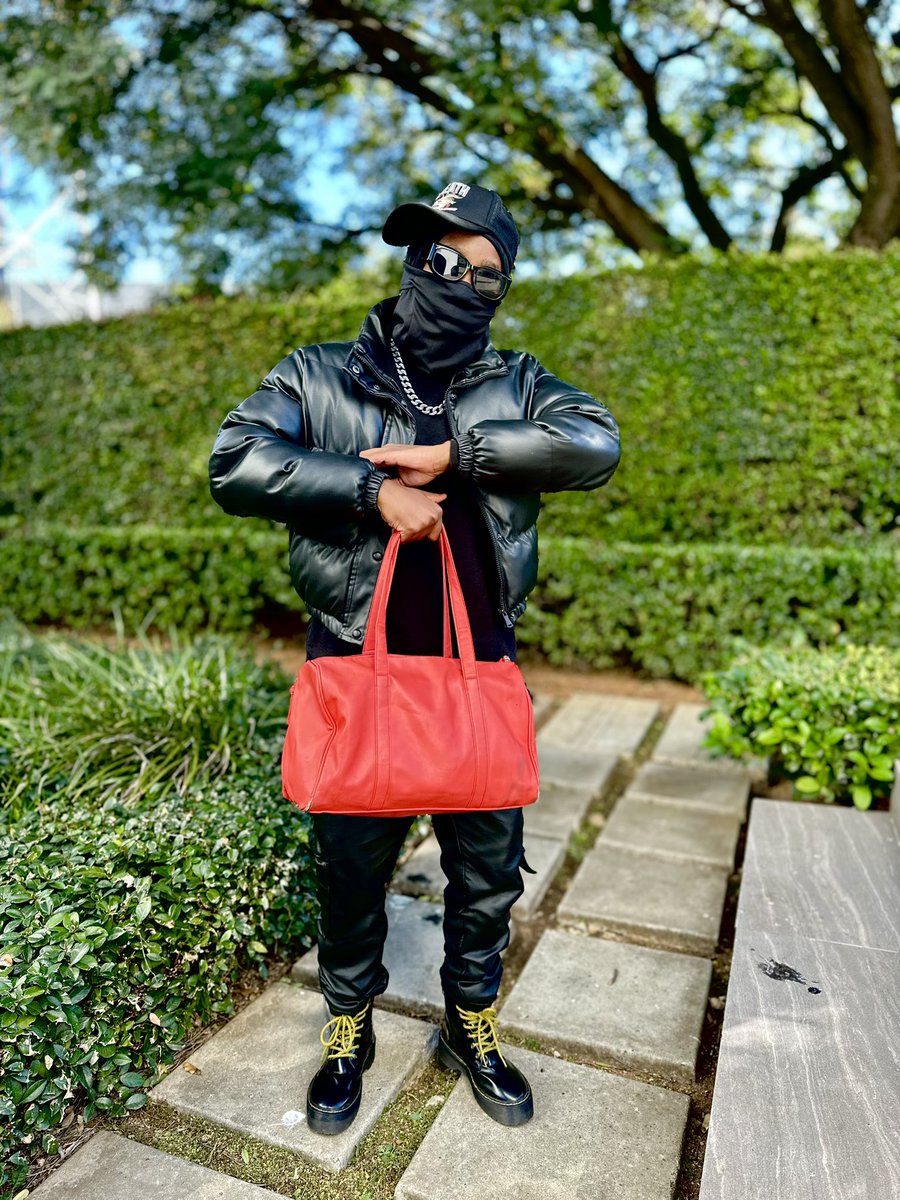 Ckassa_Sa's tweet photo. Bags &amp; Tags Season 🪂 https://t.co/X0Wg5YquN1
