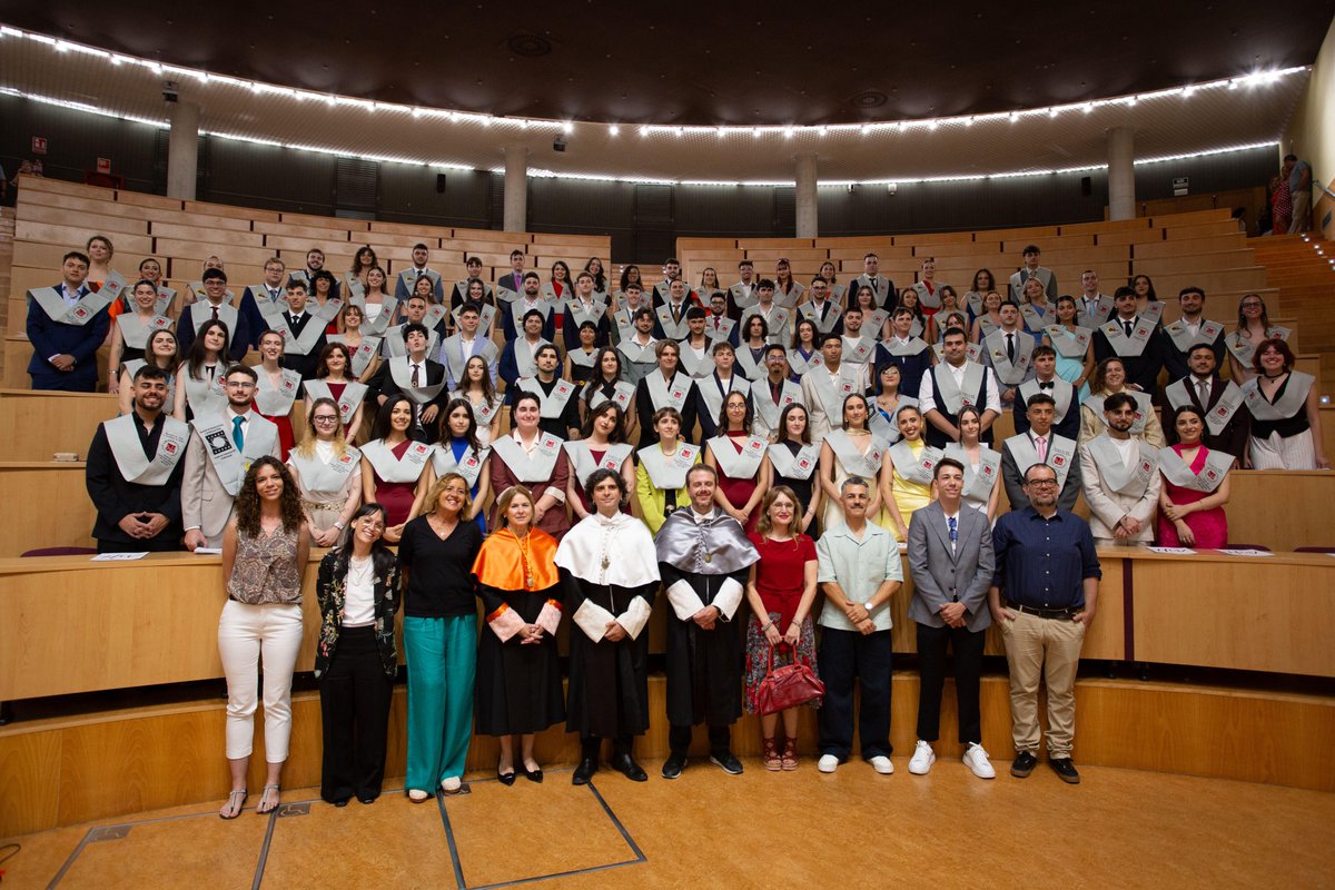 La <a href="/UniversidadMH/">UMH</a>  celebró la graduación de la XVI Promoción de Comunicación Audiovisual y la III del Doble Grado en Periodismo y Comunicación Audiovisual. ¡Enhorabuena a todo el alumnado recién graduado! 🎓📸📰 #UMH #GraduaciónUMH