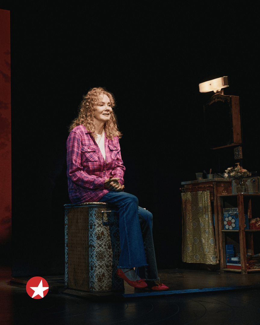 broadwaycom's tweet photo. Six-time Emmy winner Jean Smart's one-woman show CALL ME IZZY opens on Broadway Thursday night!

See the 12-week engagement: https://t.co/zHNviLubD0 

📸: Marc J. Franklin; Emilio Madrid 

#broadway #callmeizzy #jeansmart #hbohacks https://t.co/NRbQ1slxDs