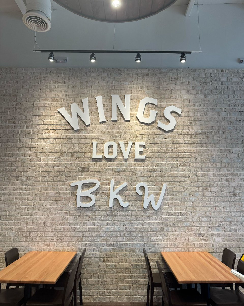 GCKnoxville's tweet image. &amp;amp; we 💛 working with Big Kahuna Wings! Learn more about how our large format printing capabilities can bring your vision to life. Give us a call today! 865.522.6221

#largeformatprinting #graphiccreations #bigkahunawings #knoxvilletn #maryvilletn