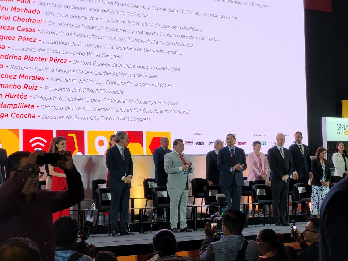 ESZ_smartgov's tweet photo. 🚀¡Ya comenzó el @SmartCityLATAM 2025!

👉🏼Un espacio clave donde se compartirán ideas innovadoras para mejorar nuestras ciudades y elevar la calidad de vida de todas las personas.

🌆¡Acompáñanos y sé parte del cambio!

#SCELC25 #GovTech #DesarrolloEconómico #Innovación