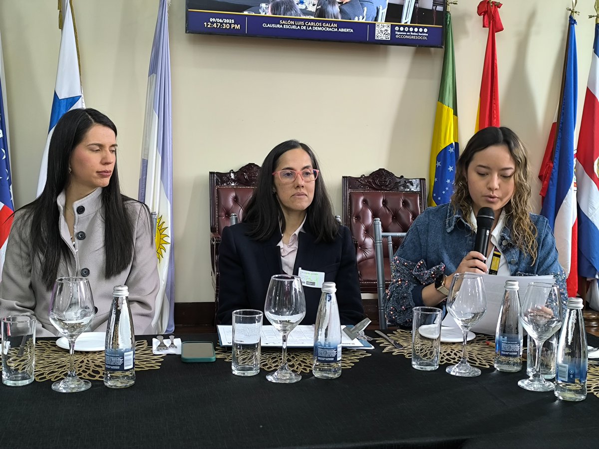 En el marco del "Noveno Plan de Acción por un Congreso Abierto y Transparente", la Alianza por el Congreso Abierto llevó a cabo la clausura de la cuarta edición de la Escuela de Democracia Abierta 🧑‍💻 🏛️.

¡Felicitaciones a quienes participaron de este importante espacio! 👏.