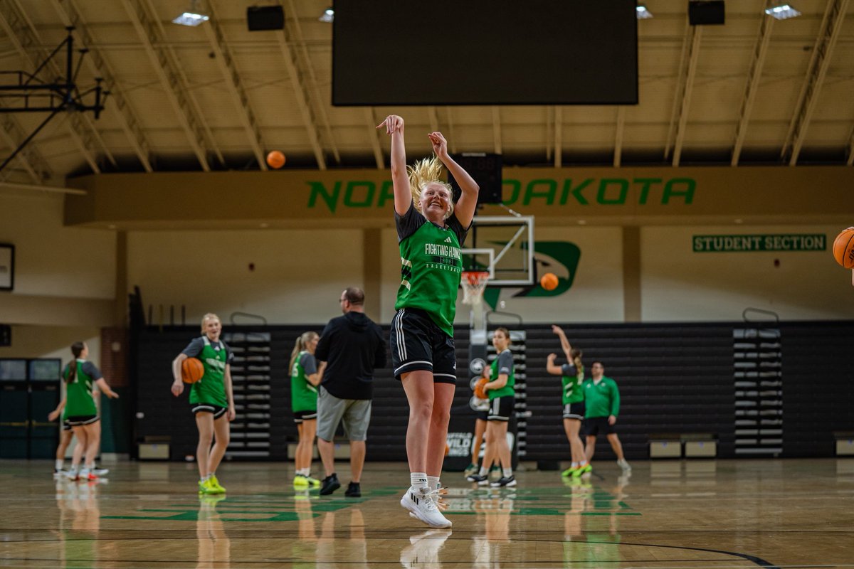 UNDwbasketball's tweet photo. Happy to be back😁

#UNDproud | #LGH https://t.co/TITtRIrTM4