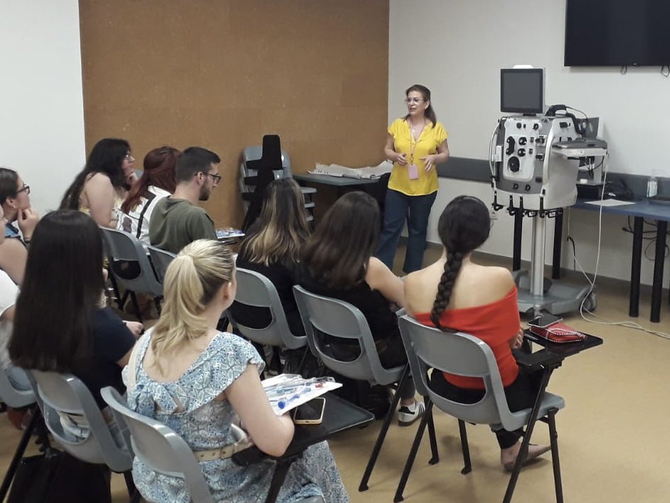 🔝Nuestros compañeros Esther Rincón y Angel Gutiérrez, han dirigido el primero de los talleres de formación postgrado para alumnos del grado de Enfermería de la Universidad de Córdoba, y que ha tenido como eje los Cuidados de Enfermería en Terapia de Reemplazo Renal Continua.