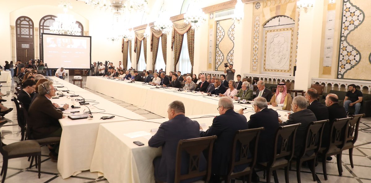 عقدت في السراي الكبير طاولة مستديرة مع ممثلي الدول المانحة والصناديق العربية والدولية لعرض ومناقشة مشروع الدعم الطارئ لإعادة الإعمار (LEAP). 

برنامج LEAP هو برنامج حكومي يهدف إلى دعم التعافي وإعادة الإعمار بعد العدوان الإسرائيلي الأخير، من خلال تأهيل الخدمات الأساسية والبنى