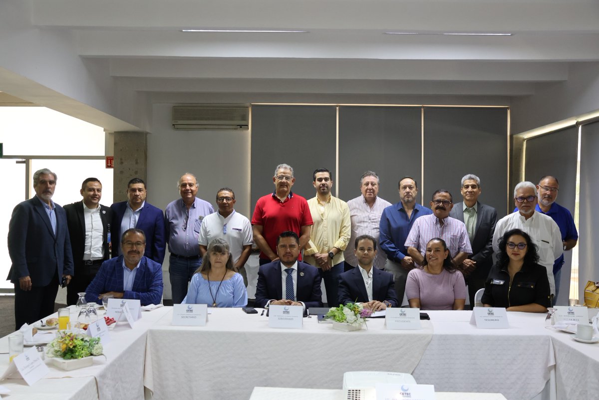 CETEC_AC's tweet photo. Muy productiva la reunión de trabajo con el Fiscal General de nuestro estado, en el que trataremos de coadyuvar en la seguridad por el bien de todas nuestras familias y colaboradores.
En la medida de ello, podemos ser más productivos y eficientes por el bien de nuestra economía. https://t.co/lg79mrjKpb