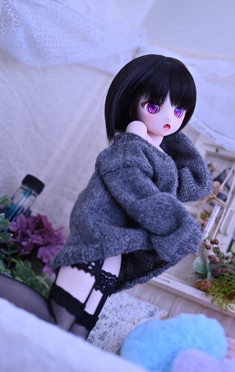 ほかったー！🥳
メシするぞ！！今日は焼きそばよ～！

魅羽華「えー！また焼きそば～？別にいいけどね～！(ひらひら)」

こらー！ひらひらすなーーー！！🤯🤯

魅羽華「んふ～！マスター好きでしょ？😘」

🫣🫣🫣
#きな娘 #なにぬねこもの #FORTEニット #ScarletAlice #今日のみうか #びぃドール