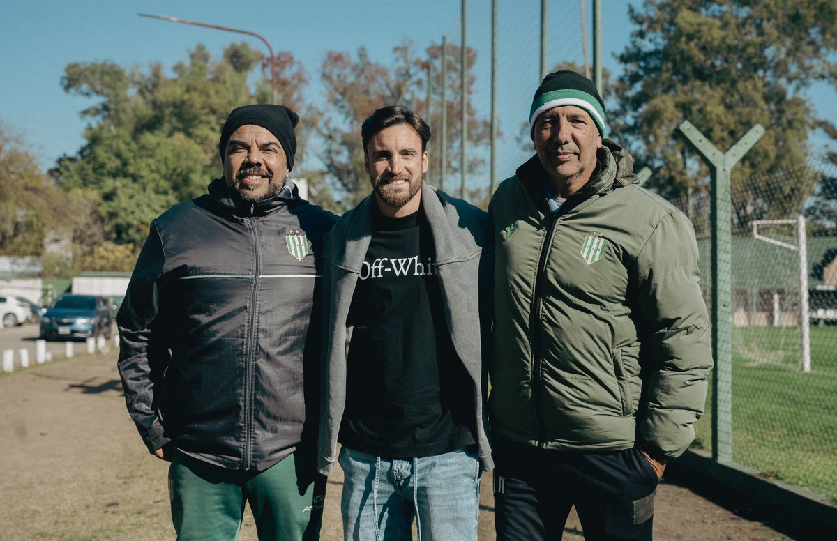 CAB_oficial's tweet photo. ¡Hola, 𝒄𝒂𝒎𝒑𝒆𝒐́𝒏 𝒅𝒆𝒍 𝒎𝒖𝒏𝒅𝒐! 👋🏼🇦🇷

@nico_taglia 💚 de visita en Guillón. https://t.co/rWexUm9jlY