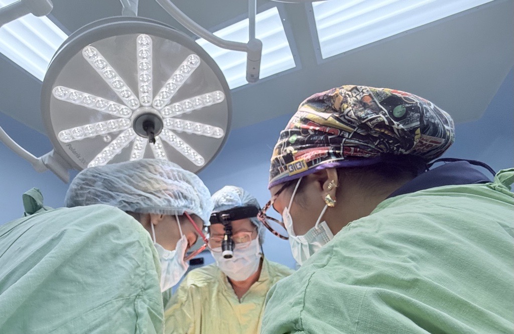 Weill Cornell Medicine Urology (@wcmurology) on Twitter photo Drs. <a href="/RodriguezMDUrol/">Dr.Larissa Rodriguez</a> & Couvaras, URPS fellow, recently joined a week-long surgical mission at Leonardo Martinez Hospital, Honduras.
We’re proud of the team for delivering urogynecologic care to patients with limited access, evaluating dozens & performing pelvic floor surgeries. Drs. <a href="/RodriguezMDUrol/">Dr.Larissa Rodriguez</a> & Couvaras, URPS fellow, recently joined a week-long surgical mission at Leonardo Martinez Hospital, Honduras.
We’re proud of the team for delivering urogynecologic care to patients with limited access, evaluating dozens & performing pelvic floor surgeries.