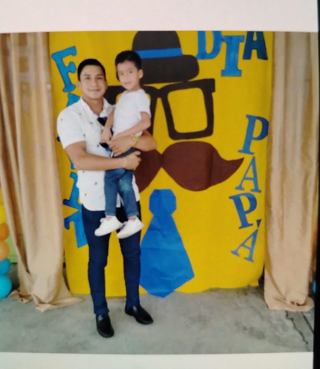 SofiaEspinRC's tweet photo. Hace pocos días también lamentamos la muerte de dos hermanos, jóvenes, tranquilos, uno de ellos, docente universitario, a quienes por robarles los matan.
Pedimos se investiguen estos hechos y se logre llegar a los culpables. Ecuador se desangra.
#Peca #MuchoLote https://t.co/ipxcPWJraU