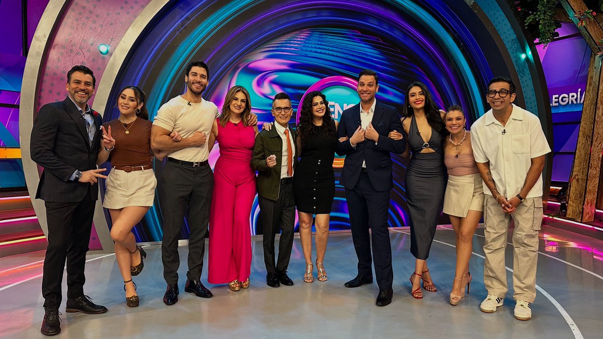 VengaLaAlegria's tweet photo. ¡Estamos viviendo una mañana increíble en #VLA! Disfruta todo lo que tenemos para ti a través de @aztecauno. 🤩✨💃🏻🕺🏻 #MeComprometo https://t.co/wuMhF0eDZ8