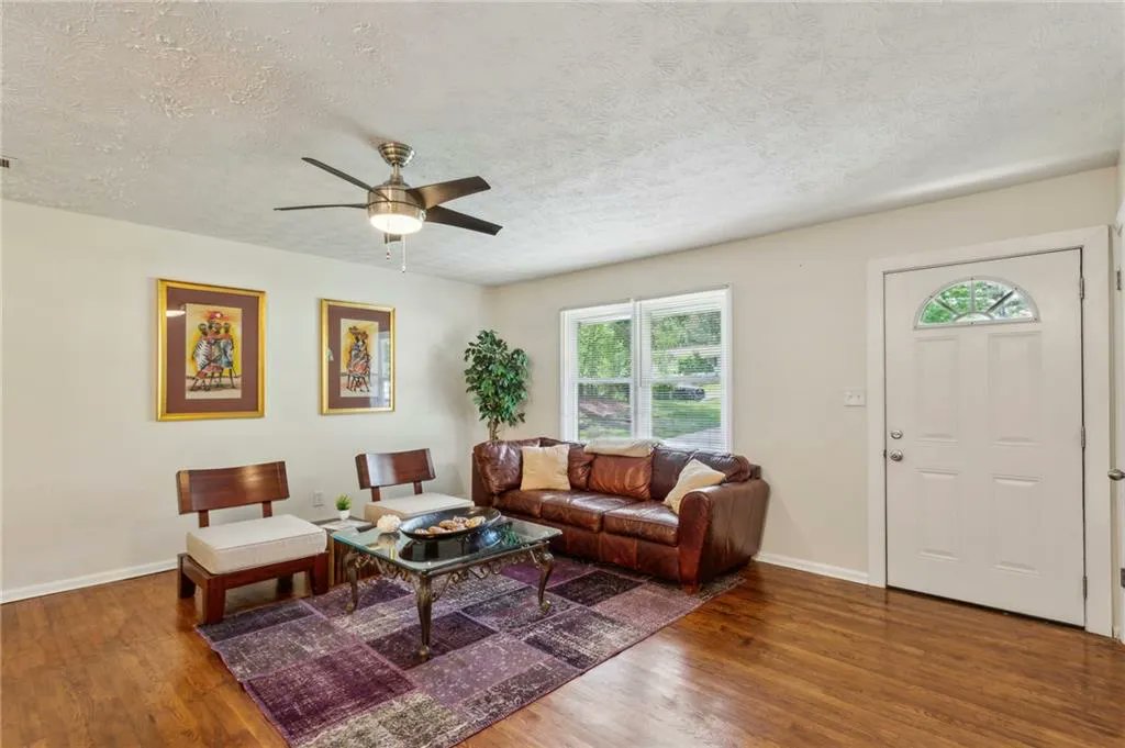 KSGreaber's tweet photo. 3344 Ridgecrest Drive, Powder Springs, GA, 30127
4 bed | 2 bath 1344 Sq. Ft.
Active | 299900
https://t.co/F8mI0SohpQ
Fully Renovated and tucked in the quiet interior of the Ridgeview neighborhood, this charming, freshly updated single level brick home features all the comforts... https://t.co/LaMbQYAERc