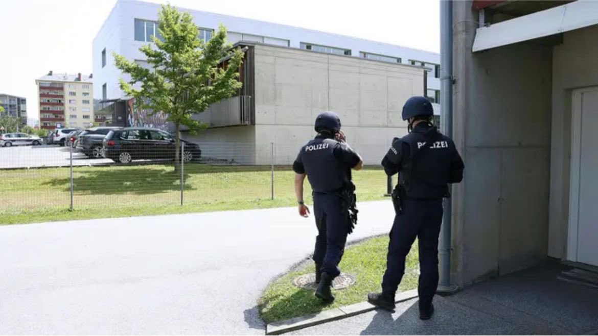 aslankenan_nl's tweet image. Der unmenschliche Angriff in Graz hat mich zutiefst bestürzt. Ich gedenke der unschuldigen jungen Seelen, die uns viel zu früh verlassen haben, und wünschen den Verletzten schnelle Genesung.  

Mein aufrichtiges Mitgefühl gilt allen betroffenen Familien und der Bevölkerung von…