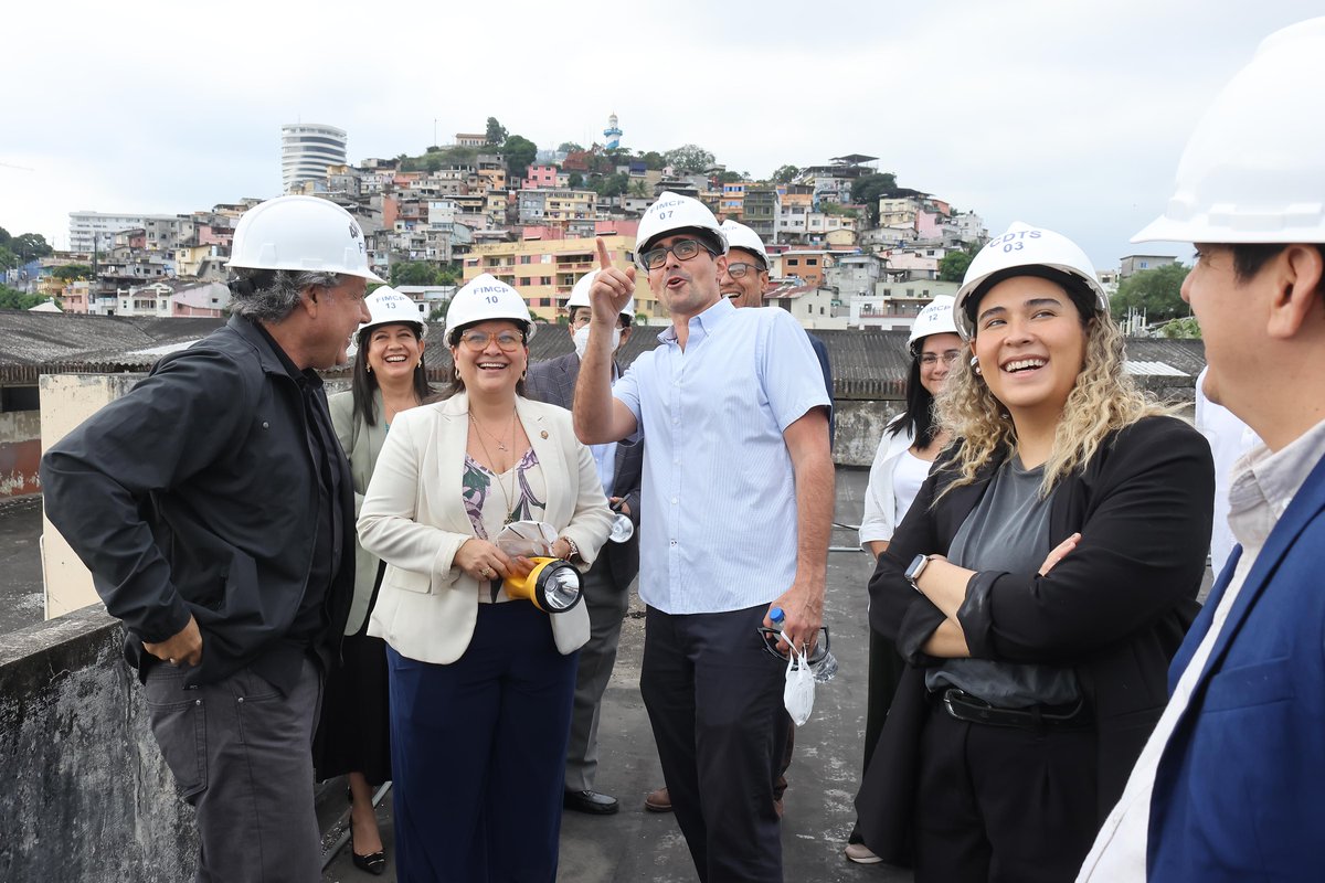 La #ESPOL busca reactivar el centro de Guayaquil, por eso organizó talleres con directivos politécnicos, empresarios y el asambleísta Andrés Guschmer, a quienes se invitó a sumarse al proyecto Distrito 100, que será un paso fundamental en la recuperación del campus Peñas, ubicado