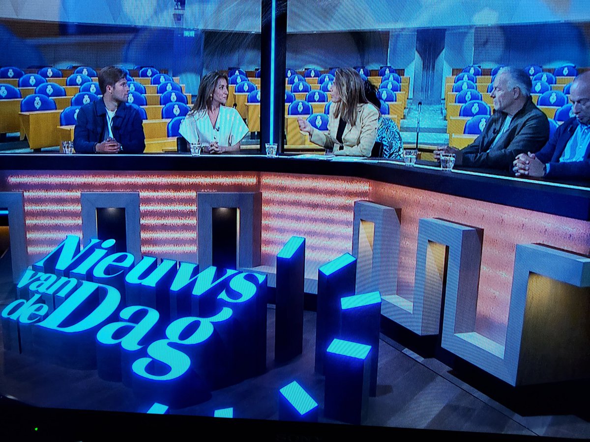 Is #Yesilgoz weer op tv? En steeds aan het woord over strengere asielmaatregelen!
#VVD zit al sinds 2010 in het kabinet en dus aan de knoppen van de macht! Nog nooit was de (asiel)immigratie zo groot! 

Leugens, leugens, leugens! Ze liegt al net zo hard als #Rutte!