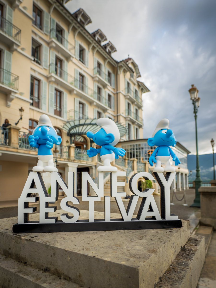 Spotted: the Smurfs wandering around Annecy before presenting some first images of their new film at the Annecy Film Festival this afternoon 🍄 #AnnecyFestival #TheSmurfsMovie