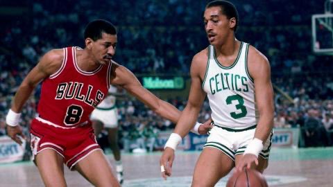 DailyRandomBull's tweet image. George Gervin (1985-86)

Stats as a Bull: 16.2 PPG, 2.6 RPG, 1.8 APG